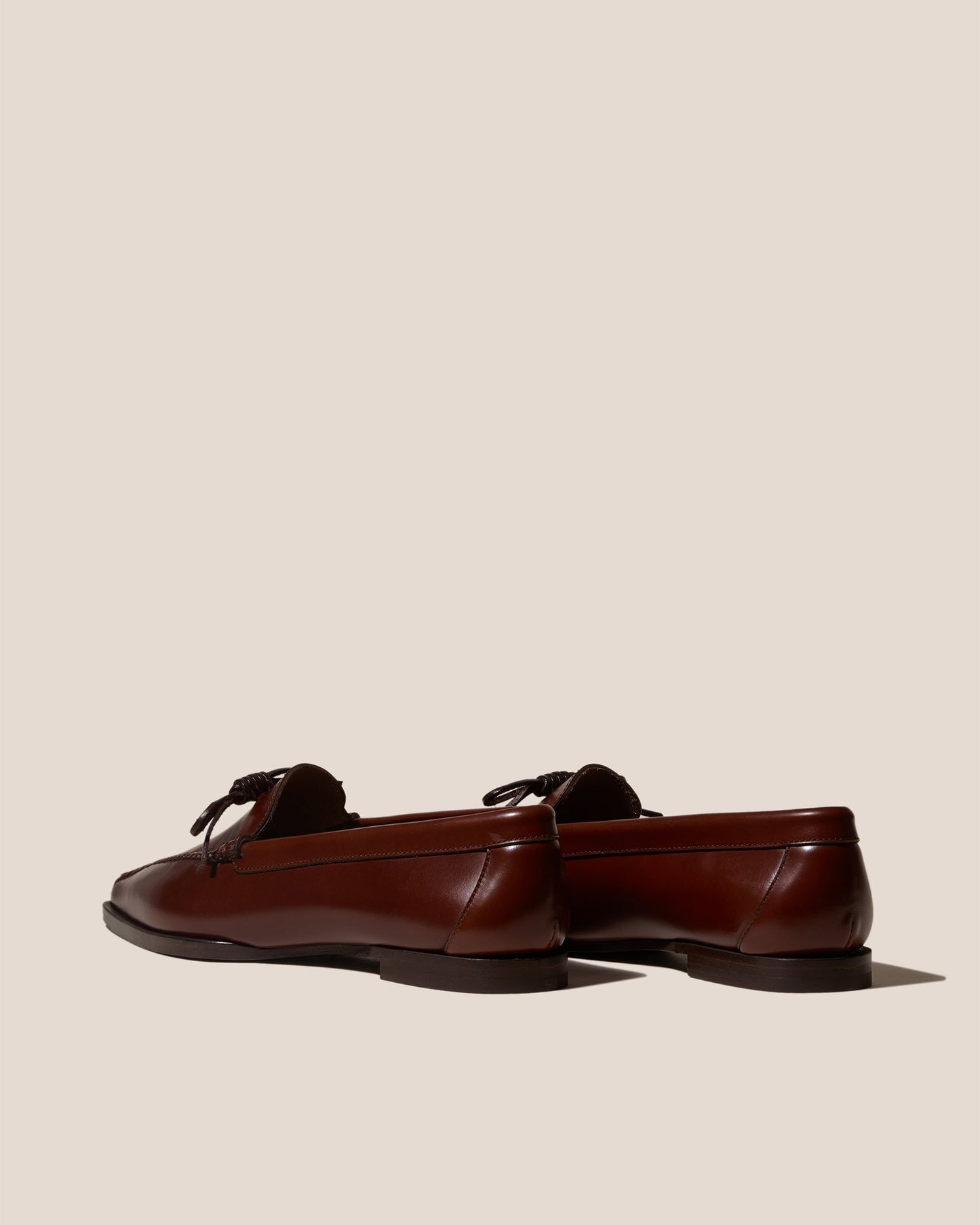 ARESTA - Pointy Moccasin Flat