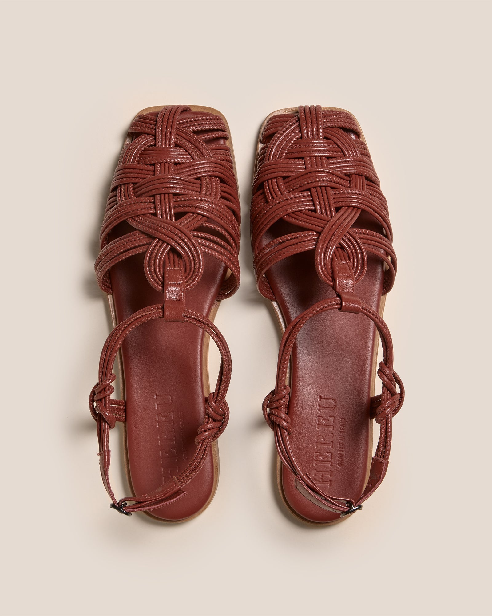 Shoes and bags crafted in Spain - HEREU日本公式オンラインストア