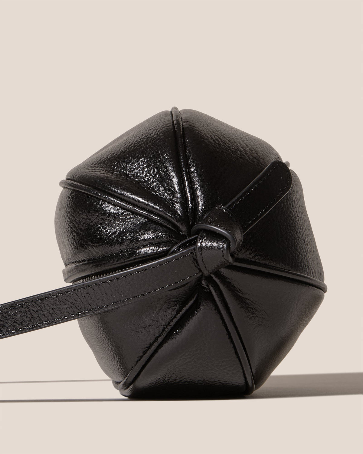 BOYA DISTRESSED - Ball-Shaped Crossbody Bag