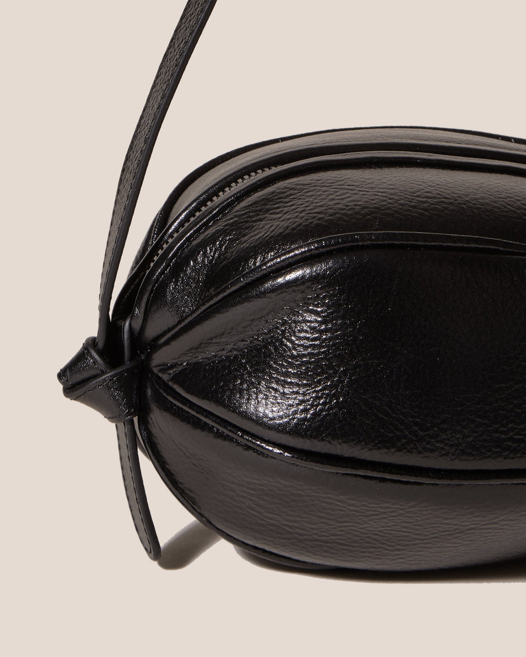 BOYA DISTRESSED - Ball-Shaped Crossbody Bag