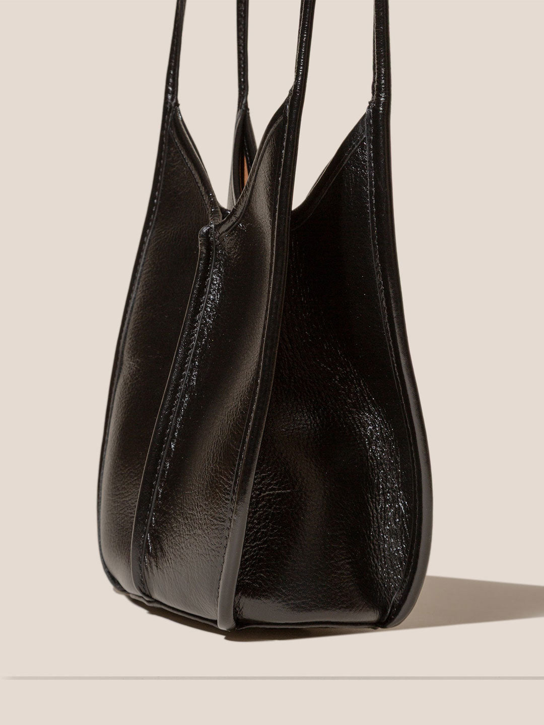 【予約販売】 CALELLA BUCKET DISTRESSED LEATHER - Leather-trimmed Shoulder Bag