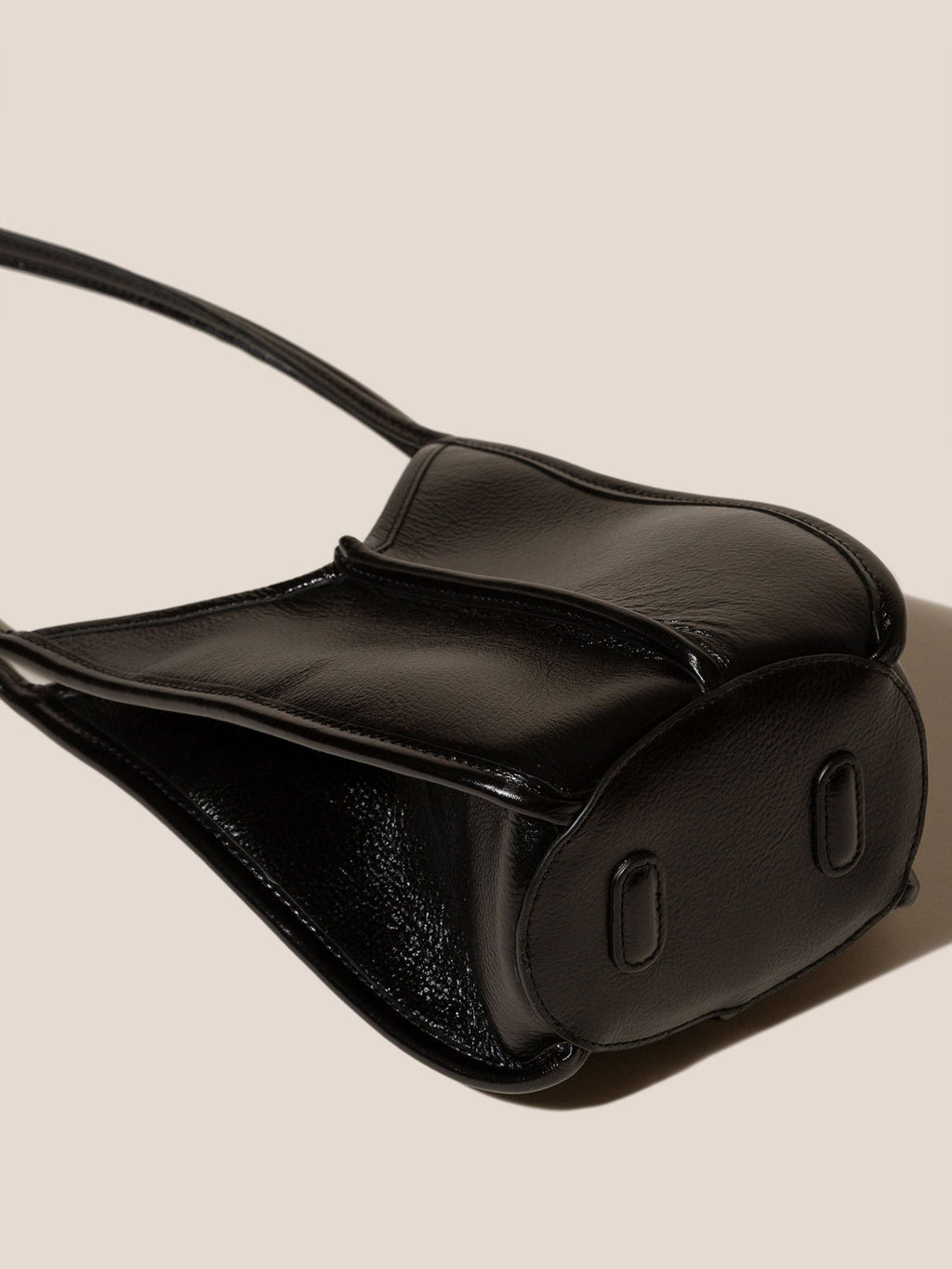 【予約販売】 CALELLA BUCKET DISTRESSED LEATHER - Leather-trimmed Shoulder Bag