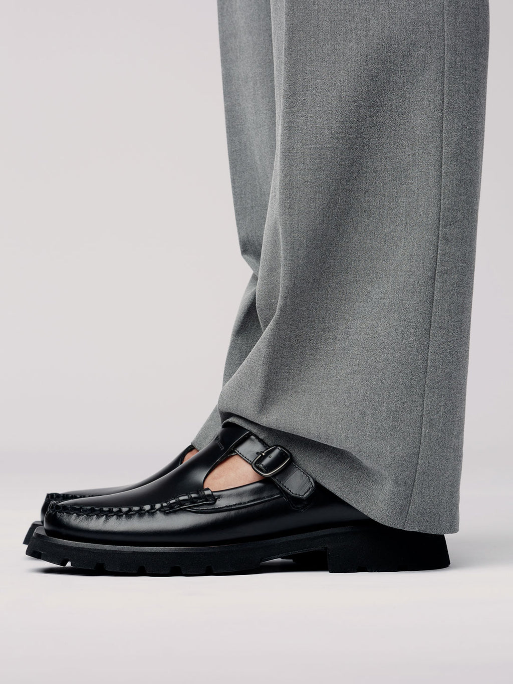 ALBER SPORT - Tread Sole T-Bar Loafer