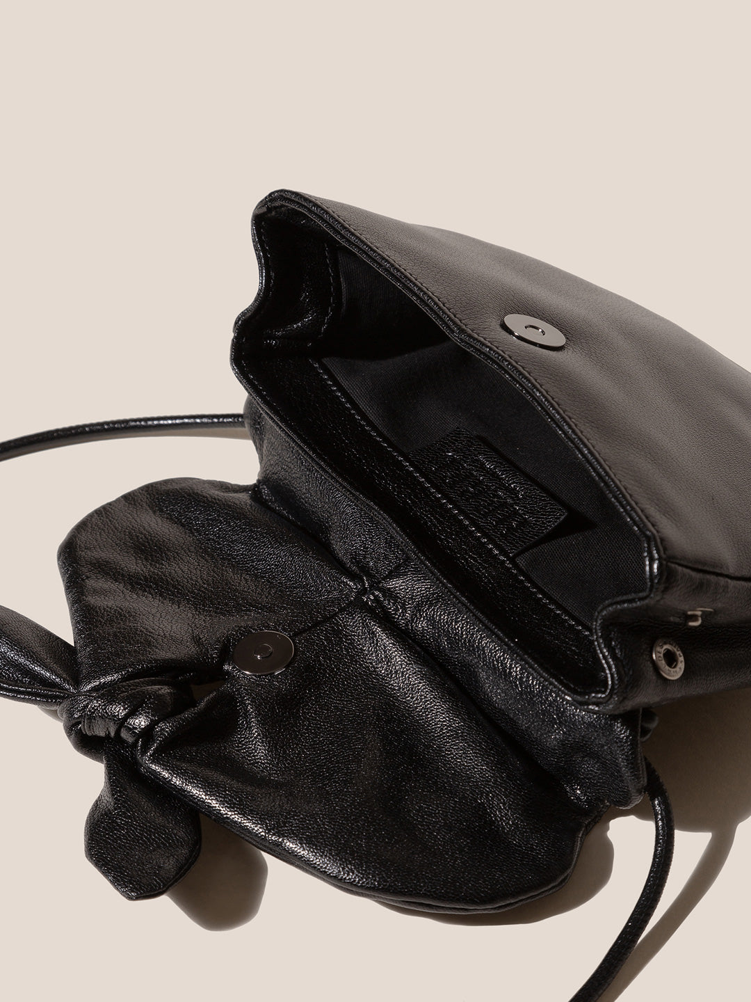 CORET - Heart-Shaped Crossbody Bag