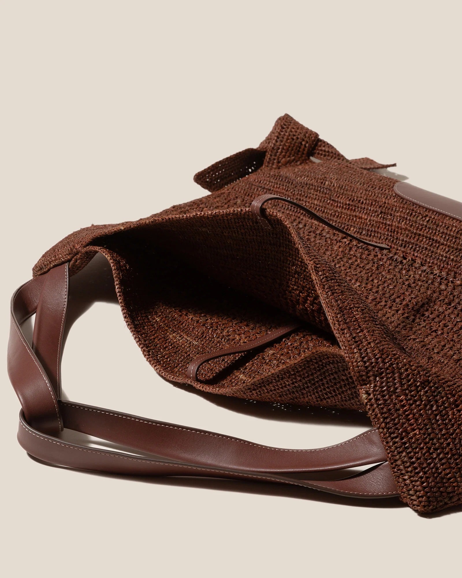 CADOR - Slouchy Raffia Macrame Shoulder Bag – HEREU JAPAN Official