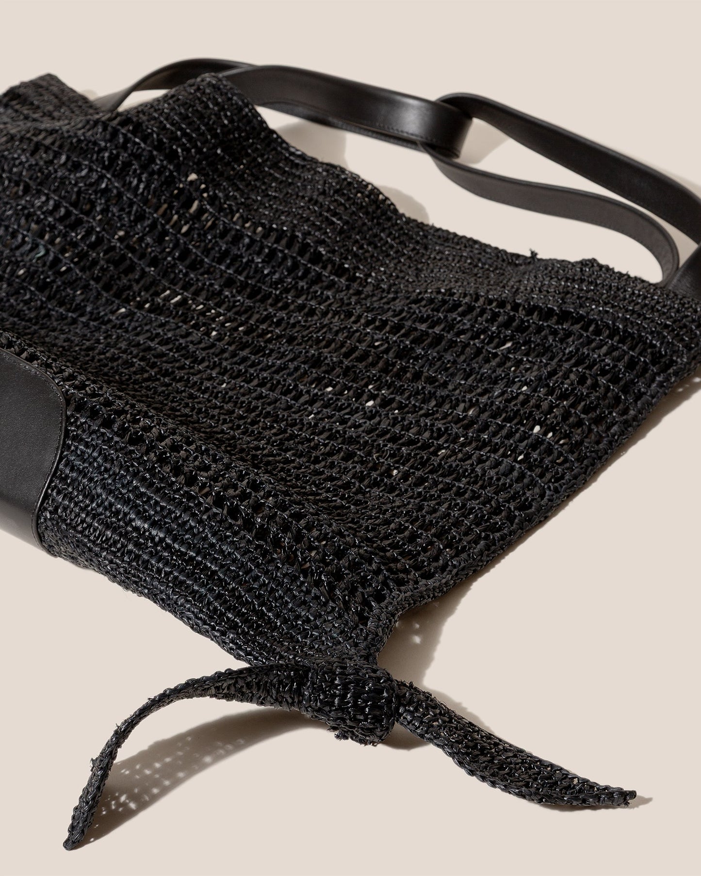 CADOR RAFFIA MESH - Slouchy Shoulder Bag