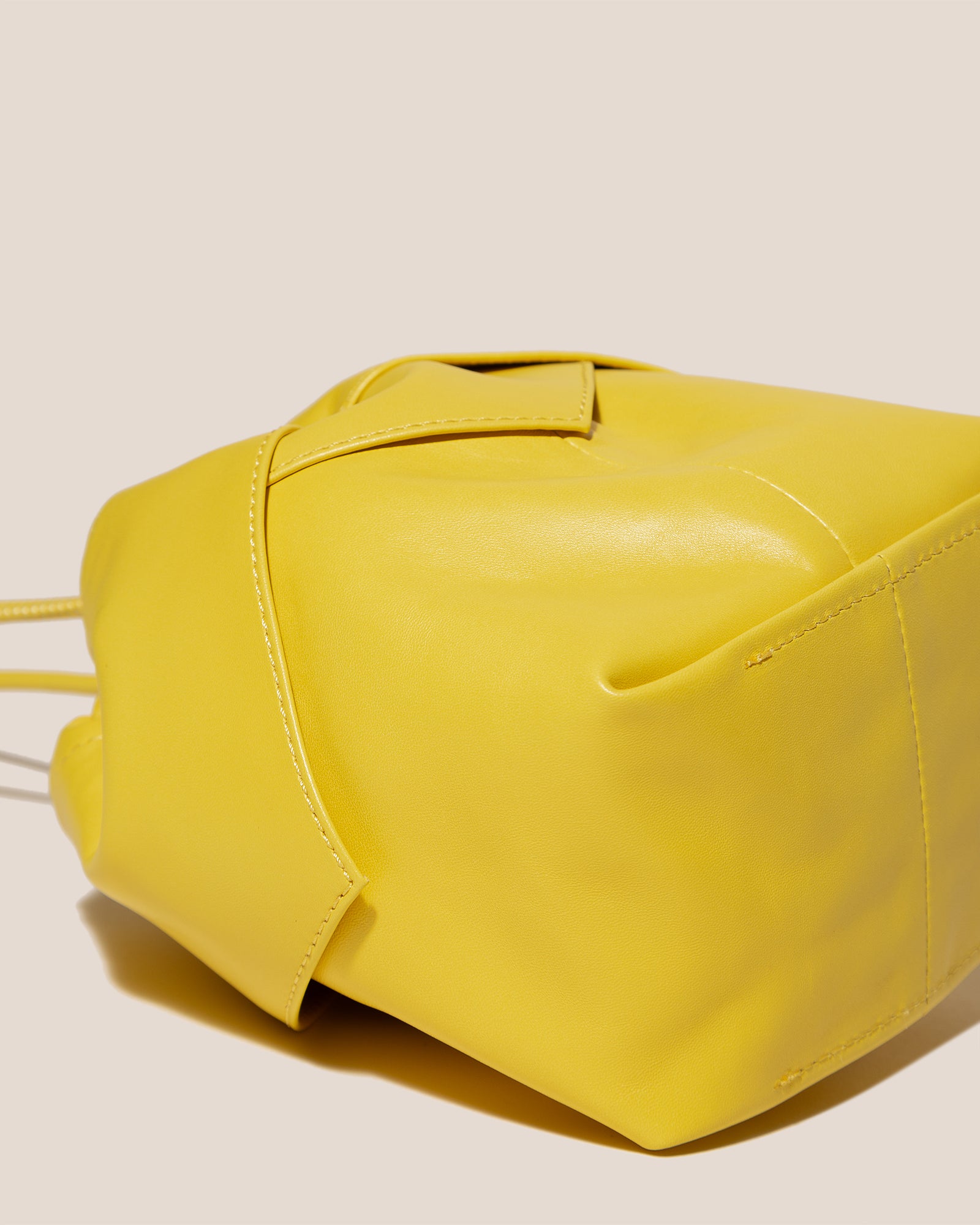 DUIXA CROSSBODY - Drawstring Detail Crossbody Bag - HEREU JAPAN