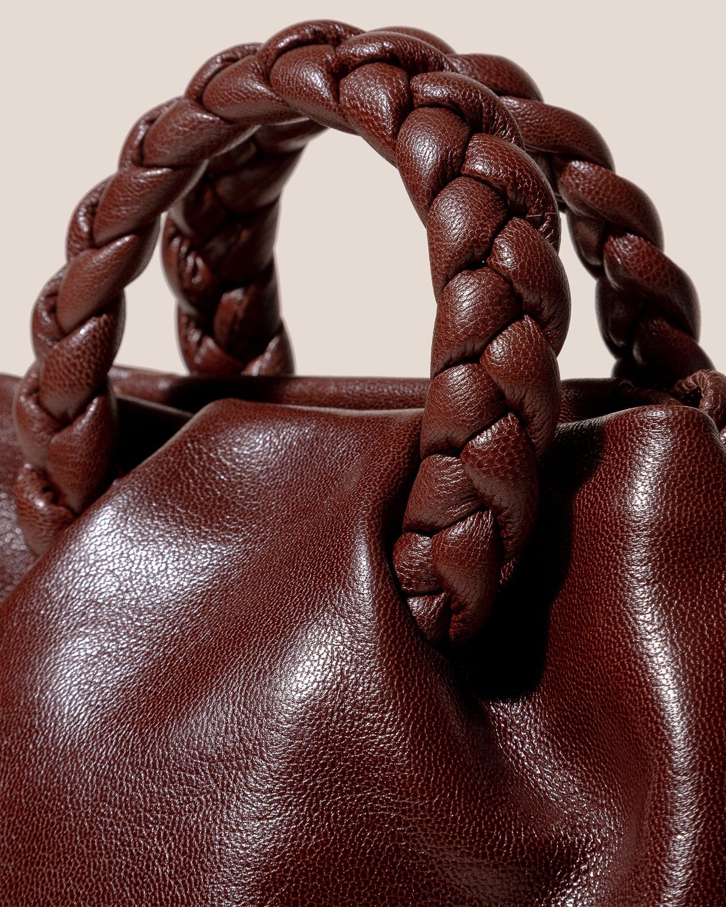 BOMBON M SUPPLE SHINY - Plaited-handle Leather Crossbody Bag