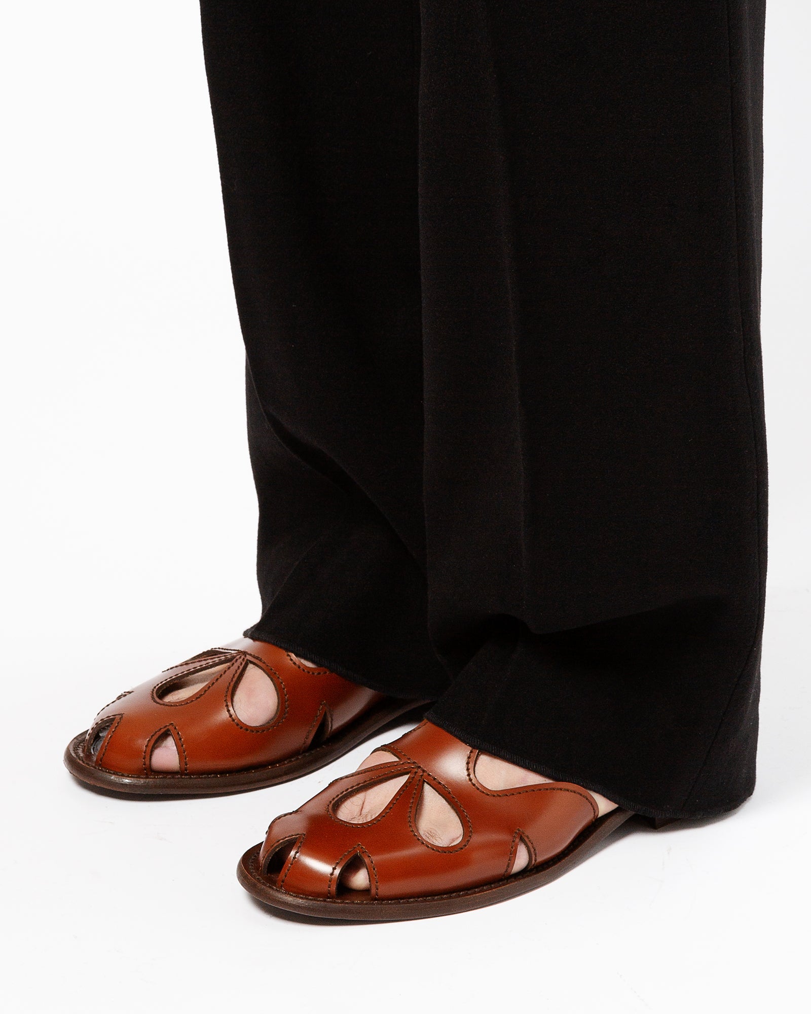 美品 Hereu Floreta 5.17万ストラップカットワークグルカサンダル FLORETA - T-bar Sandal - HEREU Japan Official Online Store – HEREU