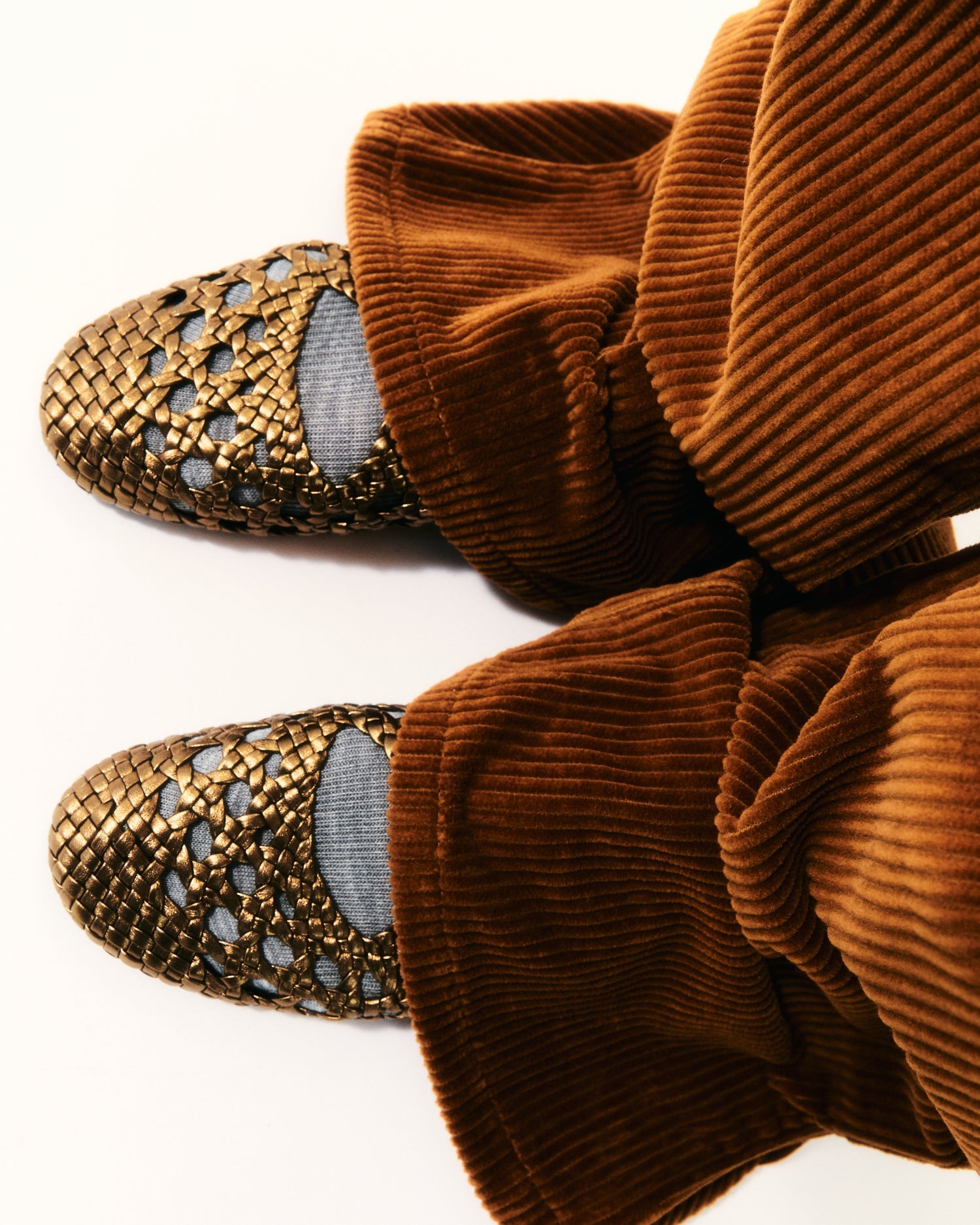 Shoes and bags crafted in Spain - HEREU日本公式オンラインストア