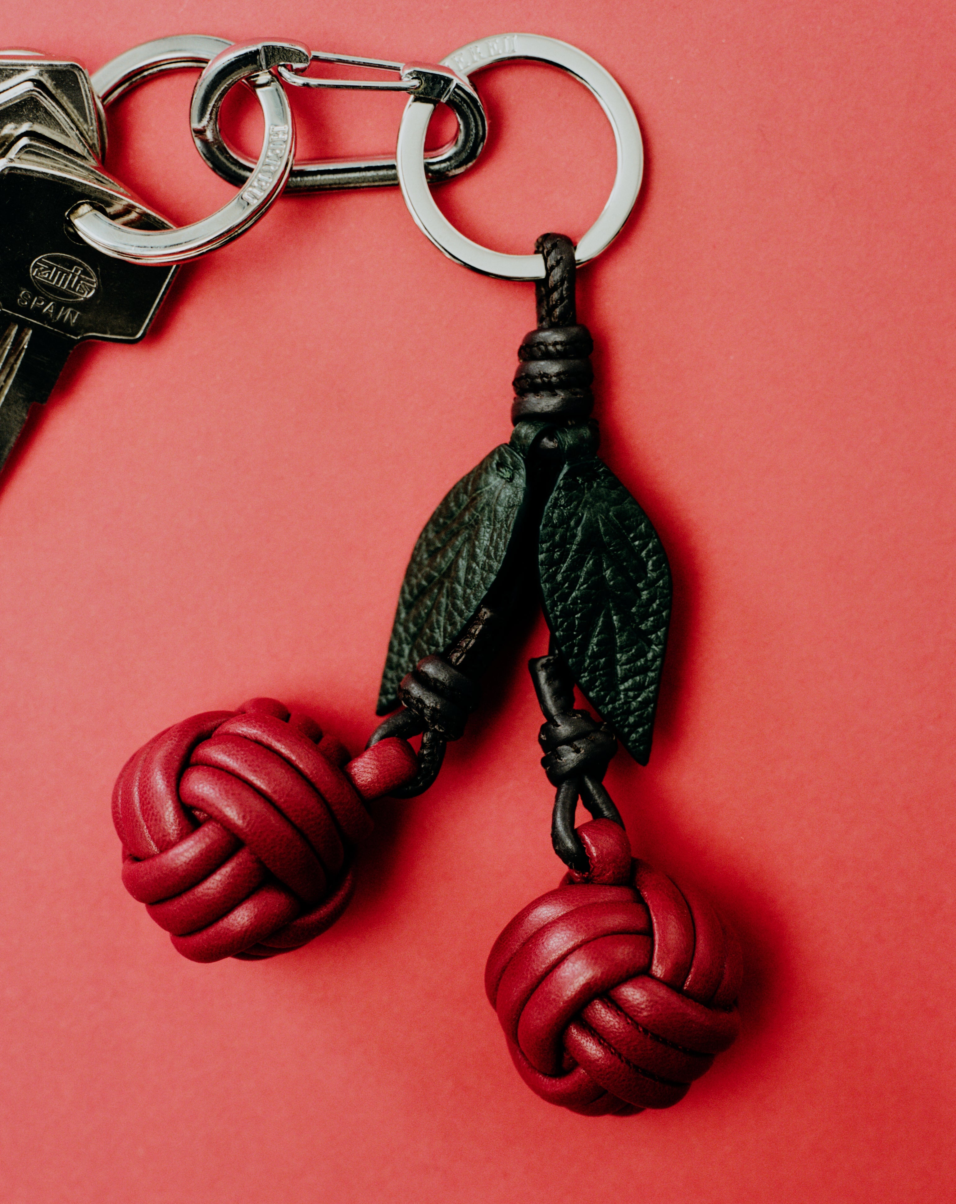 CIRERES - Hand-Knotted Cherries Leather Key Holder - HEREU JAPAN