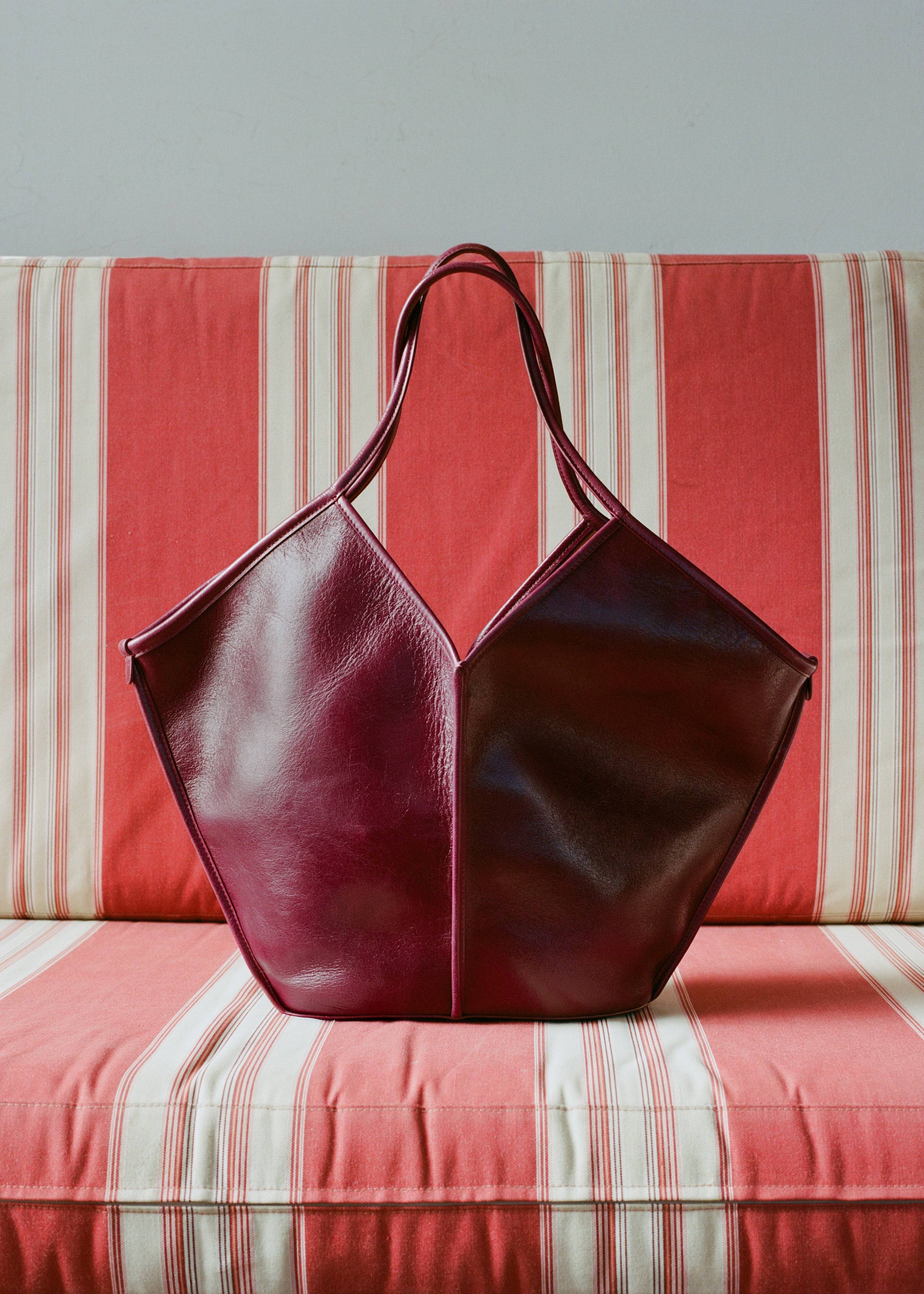 Shoes and bags crafted in Spain - HEREU日本公式オンラインストア