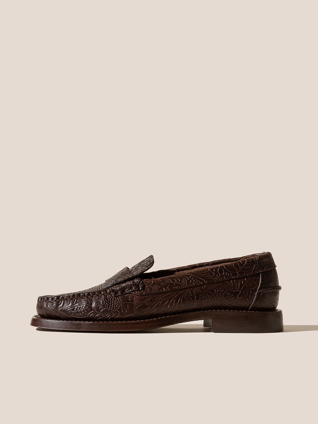 SINEU ROUND EMBOSSED VEG-TAN - Men's Interlaced-detail Slip-on Loafer