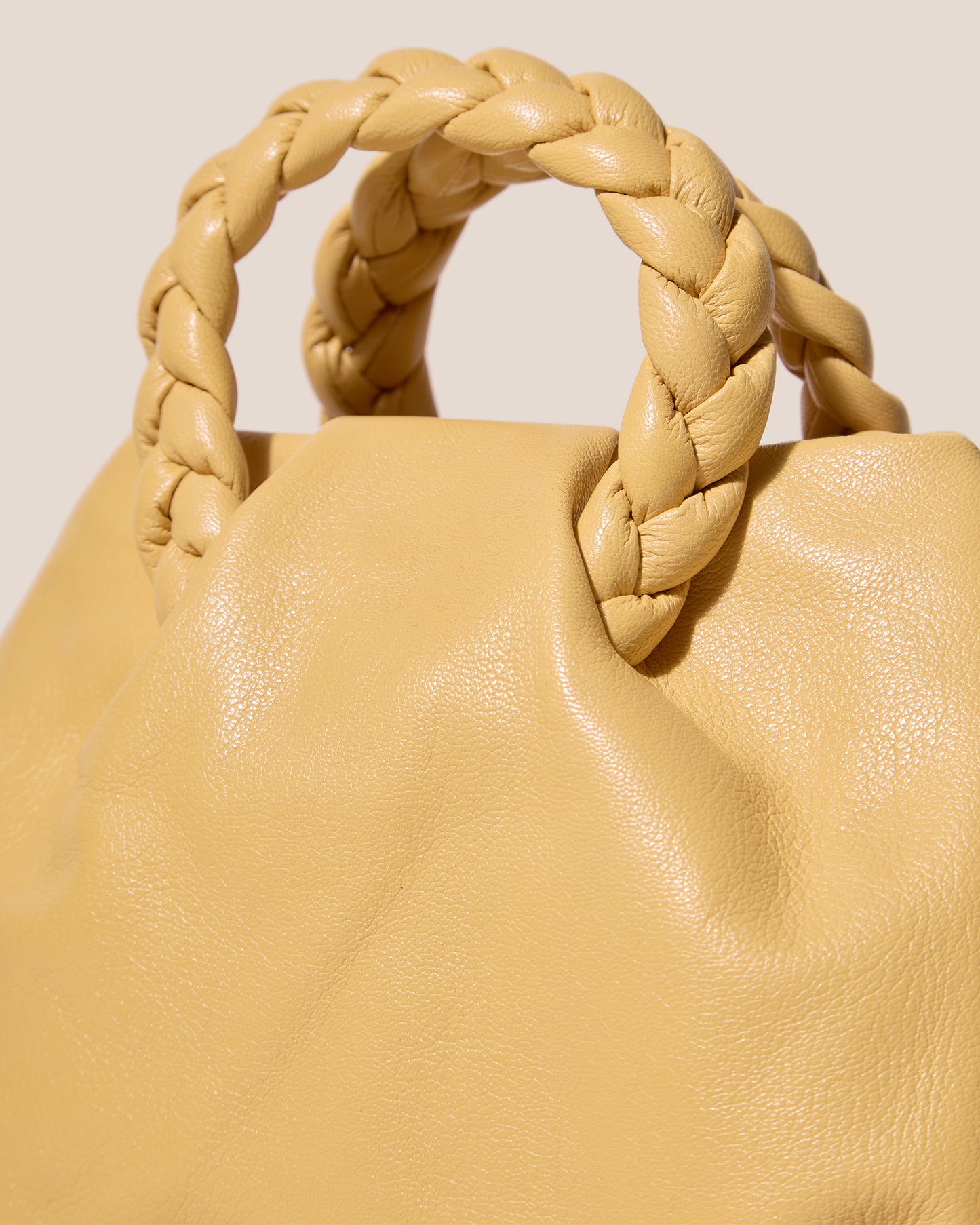 BOMBON M SUPPLE SHINY - Plaited-handle Leather Crossbody Bag